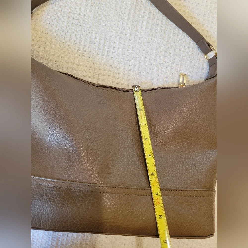 Isaac Mizrahi Brown Leather Shoulder Bag